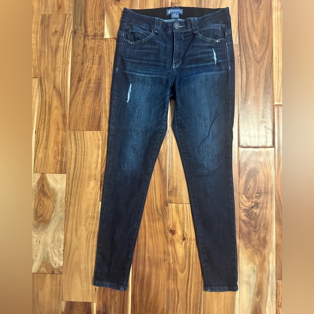 Like new Size 10 Democracy Ab Solution stretch Midrise Jeggings. Distressed jean